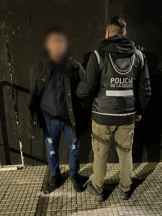 Detienen a un abusador con pedido de captura en el estadio Monumental