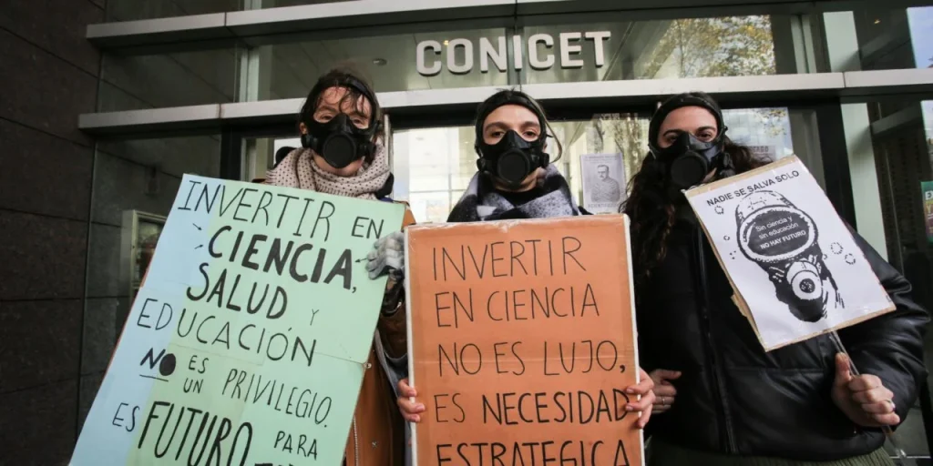 La comunidad científica se movilizó en todo el país para visibilizar la falta de inversión en el sector