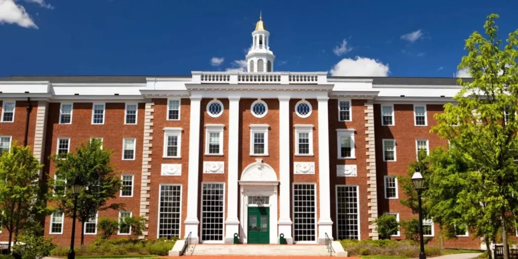 Frenan la medida que prohíbe a la Universidad de Harvard matricular estudiantes extranjeros