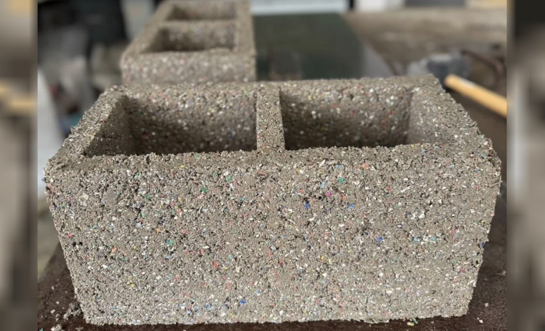Con plástico reciclado desarrollan «ecobloques» para construir viviendas