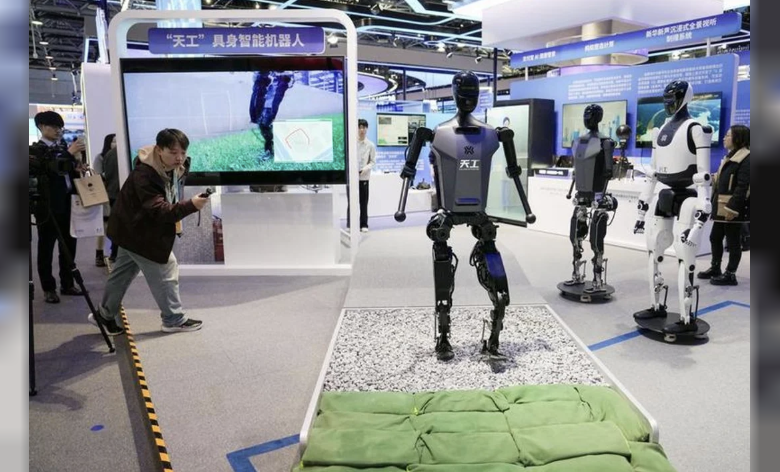 Los robots humanoides chinos ya realizan tareas propias de los empleados de comercio