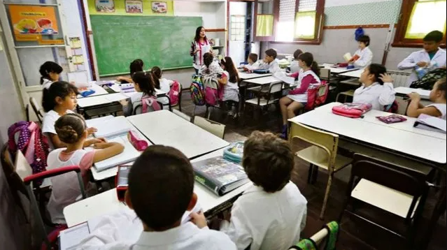 Provincia reitera que las escuelas estarán abiertas este miércoles y que los docentes que asistan deben completar la declaración jurada