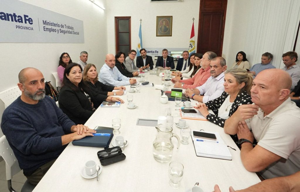 Provincia también ofreció a los docentes una compensación por los meses anteriores y un 8 % de aumento trimestral