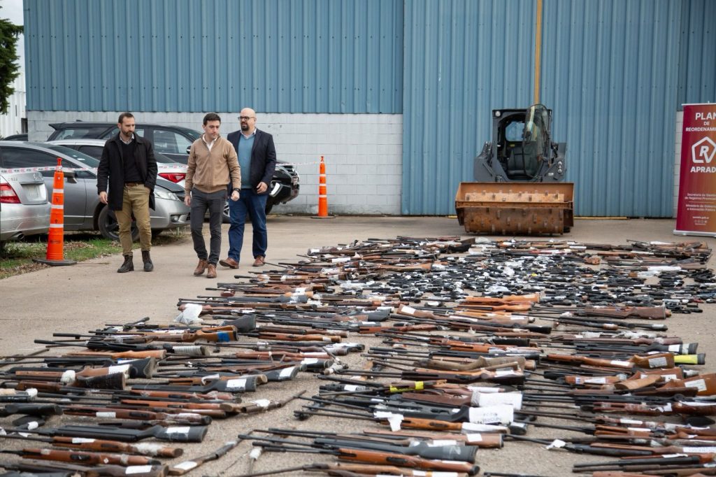 Destrucción de más de 1000 armas en Rosario: muchas eran réplicas utilizadas para cometer delitos