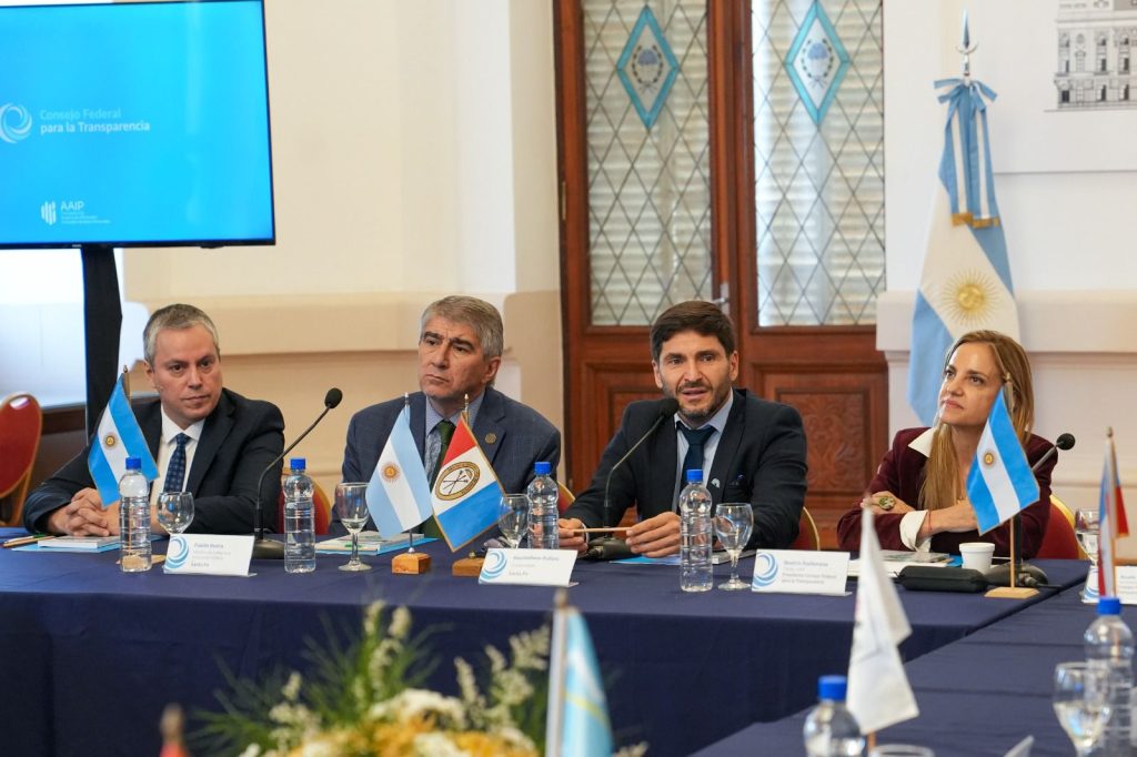 Pullaro: “La nueva Constitución debe consagrar la información publica y la transparencia”
