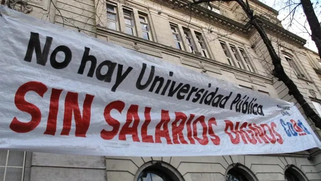 Reclamo salarial: docentes universitarios realizan un paro de 48hs