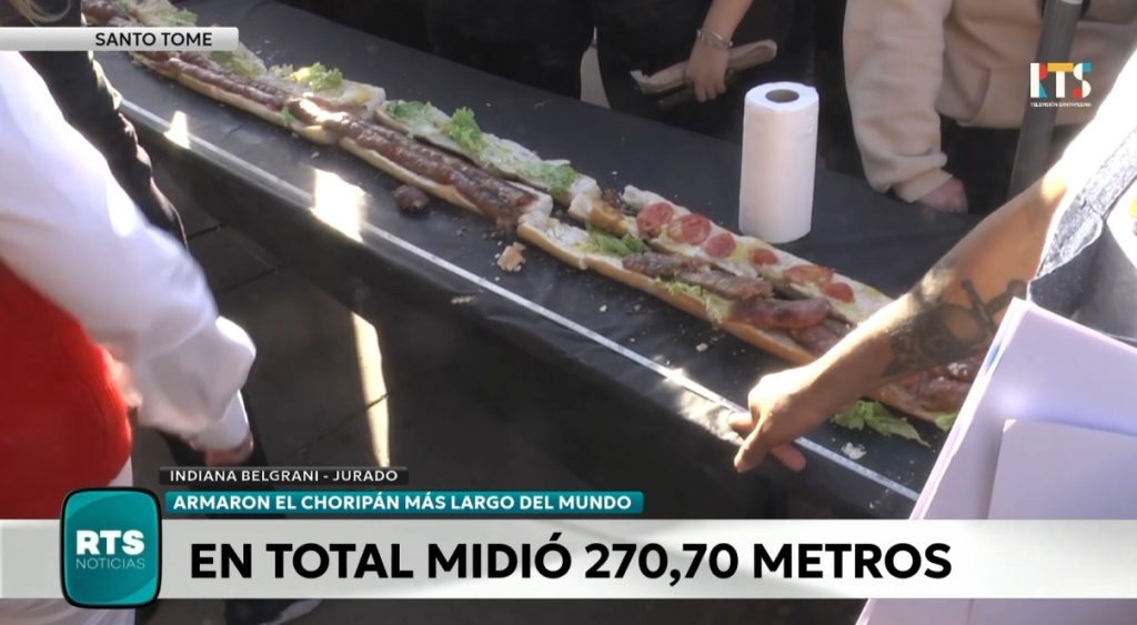 Santo Tomé logró el choripán más largo del mundo
