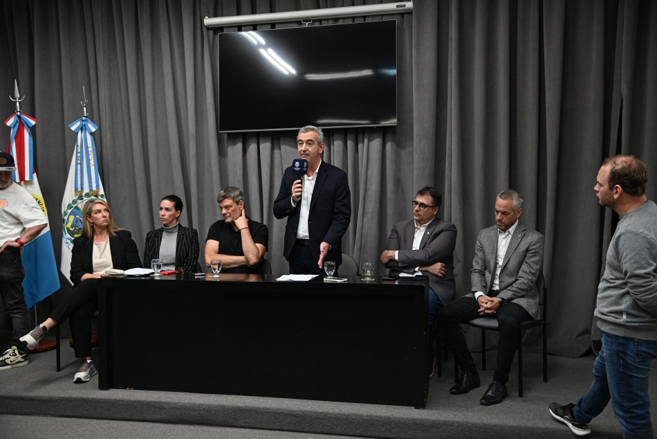 Javkin estableció un aumento por decreto y advirtió que descontará el día a los trabajadores que hagan paro