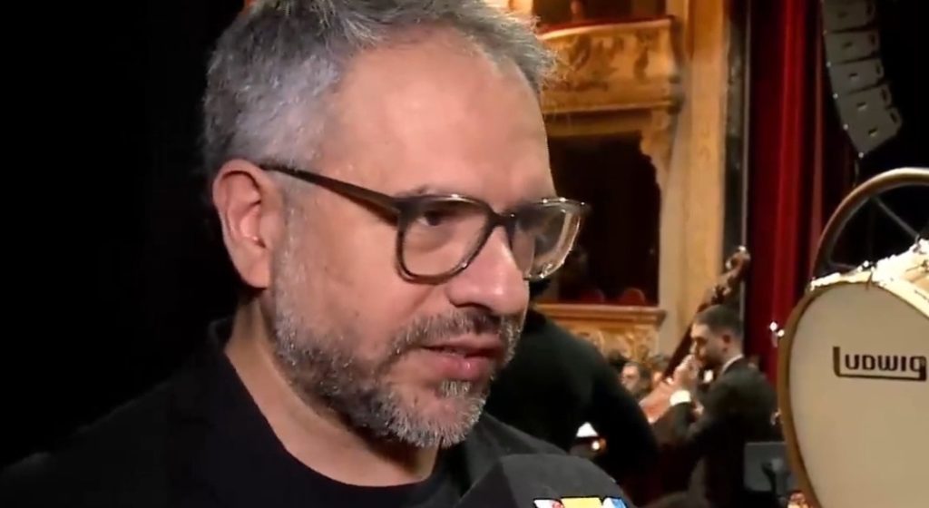 Lautaro Murua Fuentealba dirigió a la Sinfónica de Rosario en un concierto con músicos latinoamericanos