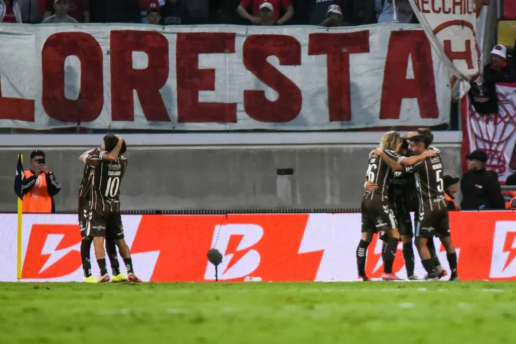 Platense, el “Calamar” que hundió a los candidatos y gritó campeón en el Torneo Apertura