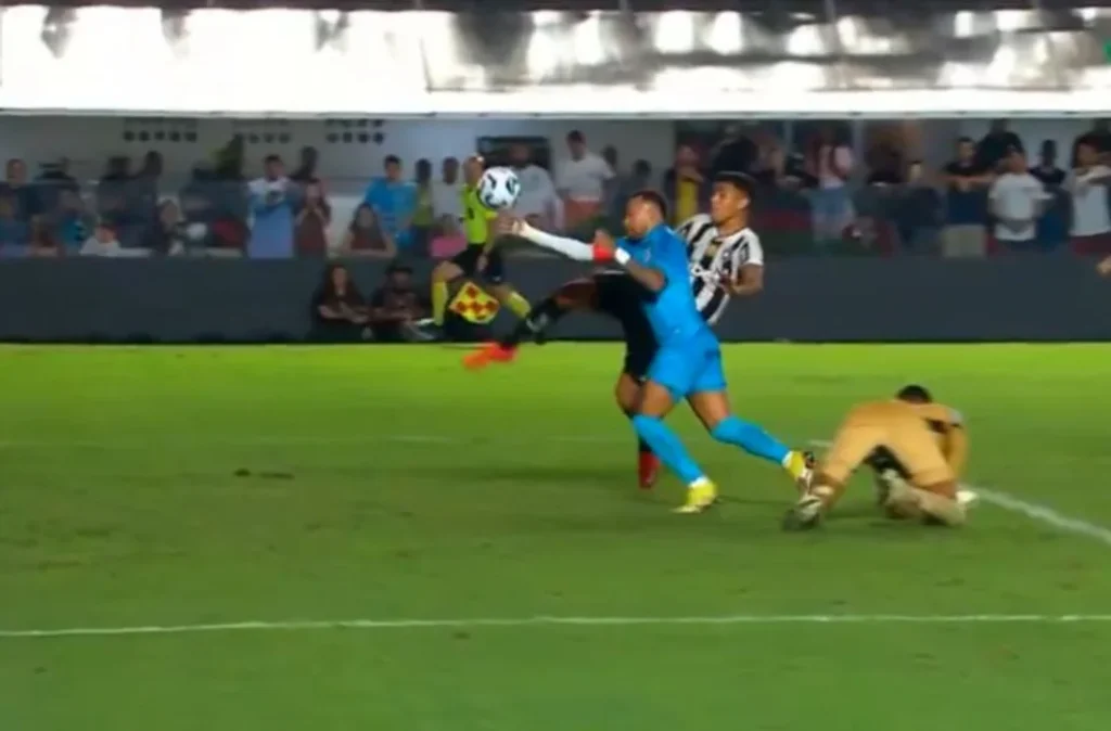 Neymar quiso hacer la «mano de Dios», pero terminó expulsado y con el Santos en zona de descenso