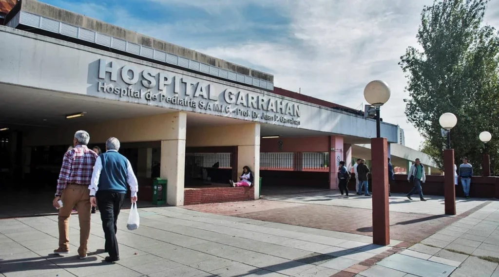 Trabajadores del Garrahan realizan una nueva marcha hacia Plaza de Mayo