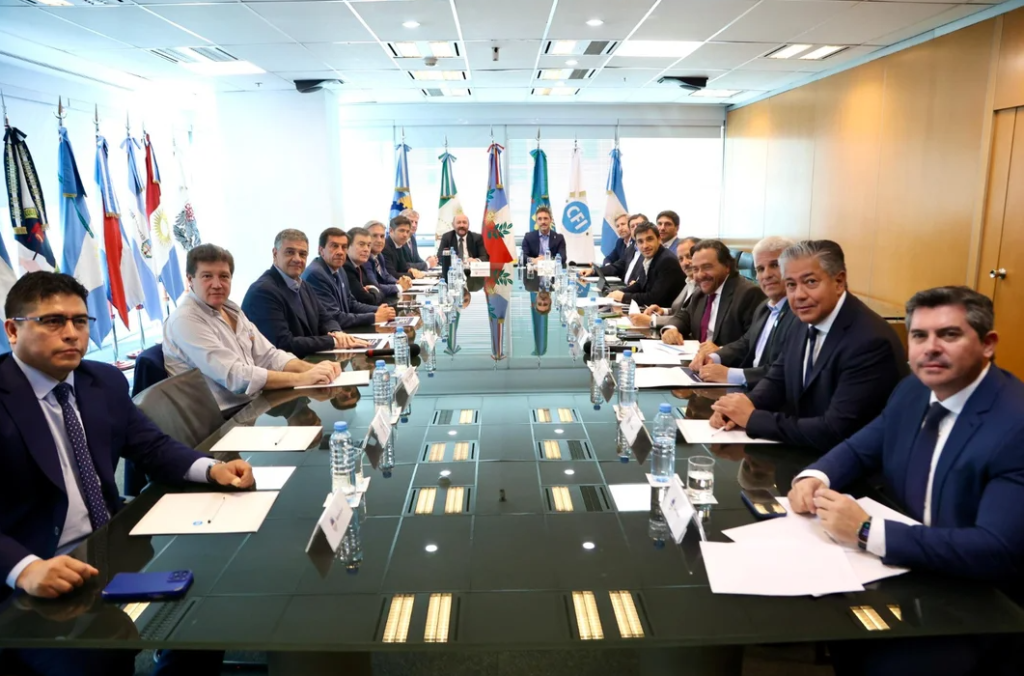 Gobernadores resolvieron convocar al Poder Ejecutivo a una reunión para consensuar una reforma fiscal