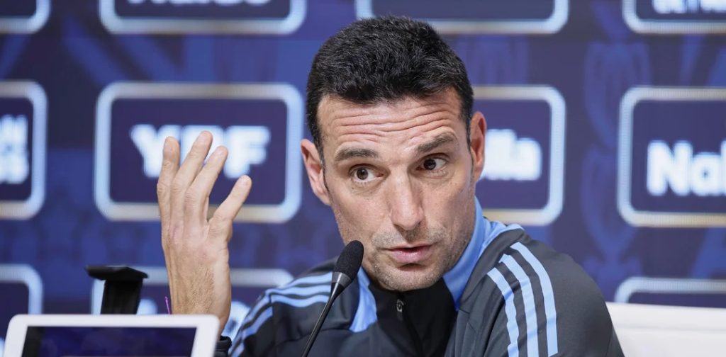 Scaloni, sobre la polémica por los juveniles que se sacaron una foto con Malcorra: “Tendría que ser normal”