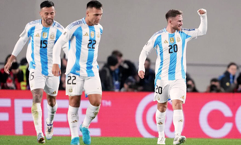 Alexis Mac Allister y Lautaro Martínez en la lista de nominados al Balón de Oro