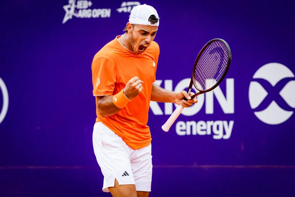 Francisco Cerúndolo avanzó a cuartos de final del Chile Open