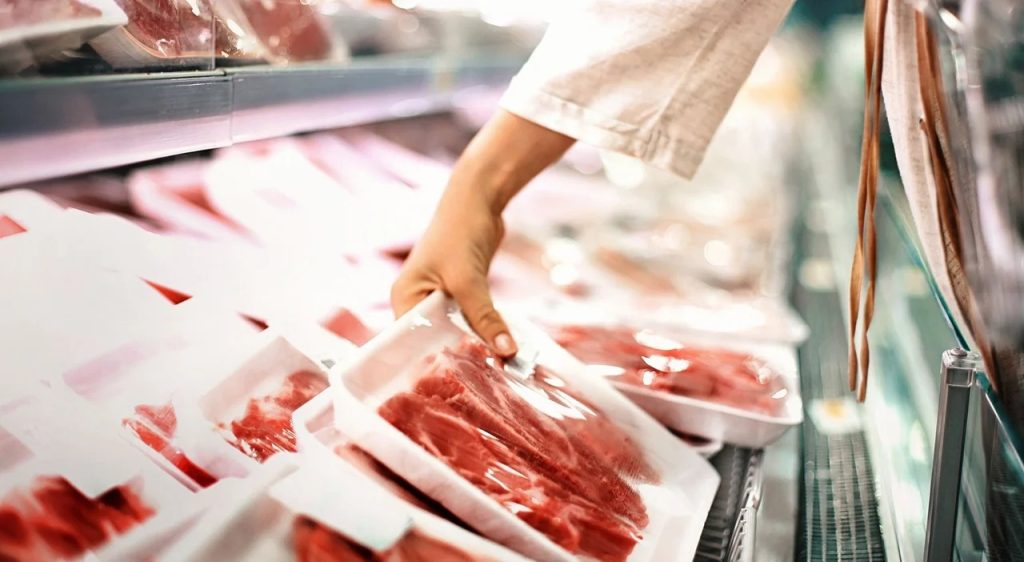 Con cortes que subieron más de 60% en 12 meses, el consumo de carne cayó al menor nivel en 20 años