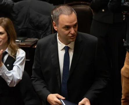 Caso Adorni: ordenan peritar el celular del contratista y avanza la investigación