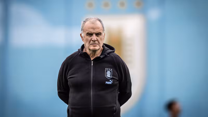 Bielsa aseguró que entregaría “todo lo que ganó” por ser campeón del mundo con Uruguay