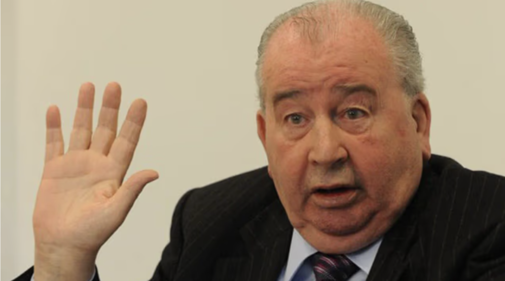 Grondona vuelve al centro de la escena en un libro que explora los secretos del poder en el fútbol