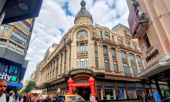 Cierra El Paseo La Favorita y avanza la venta del emblemático edificio en el microcentro de Rosario