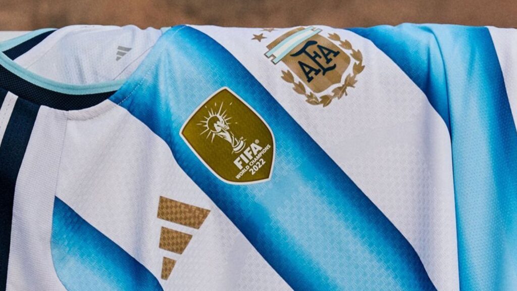 Se confirmaron las camisetas que utilizará la Selección argentina en la fase de grupos del Mundial 2026