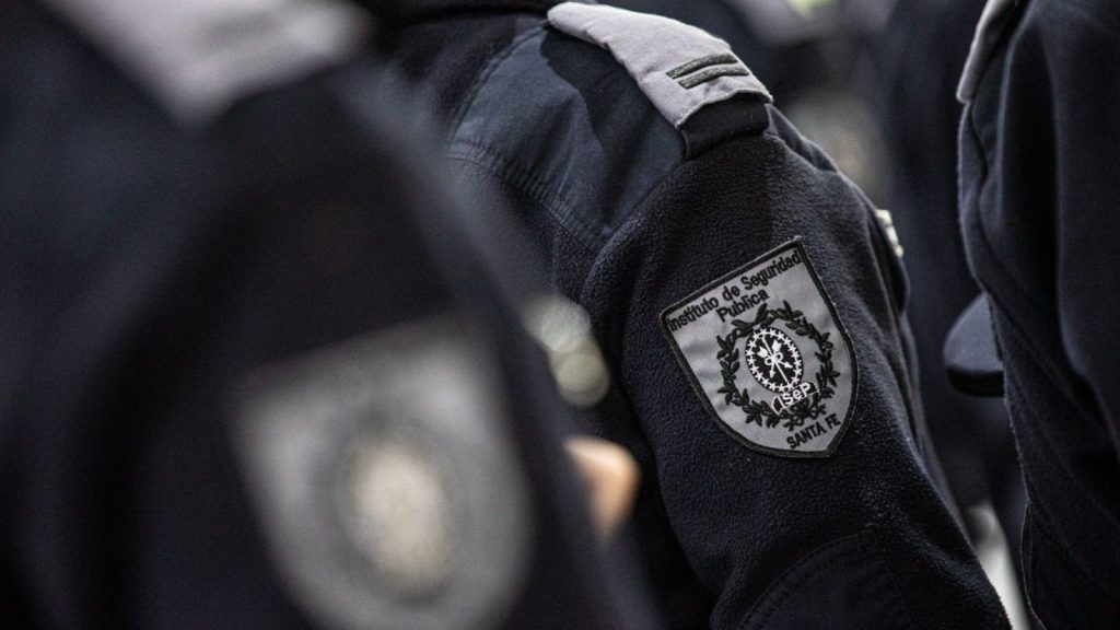 Santa Fe quiere sumar 1.400 nuevos policías y ofrece becas de hasta 500.000 pesos para la formación