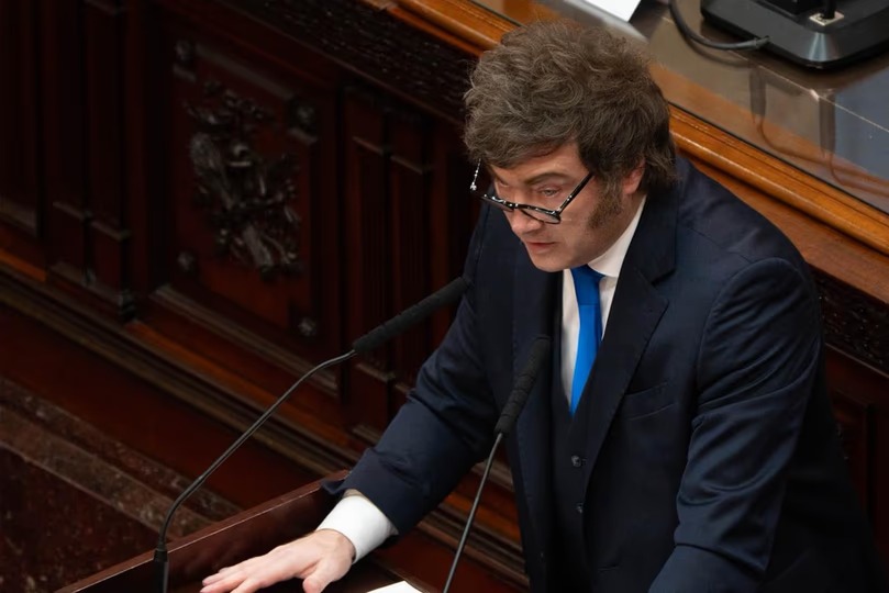 Milei recibe a legisladores en la Casa Rosada: busca una reforma clave en el Banco Central