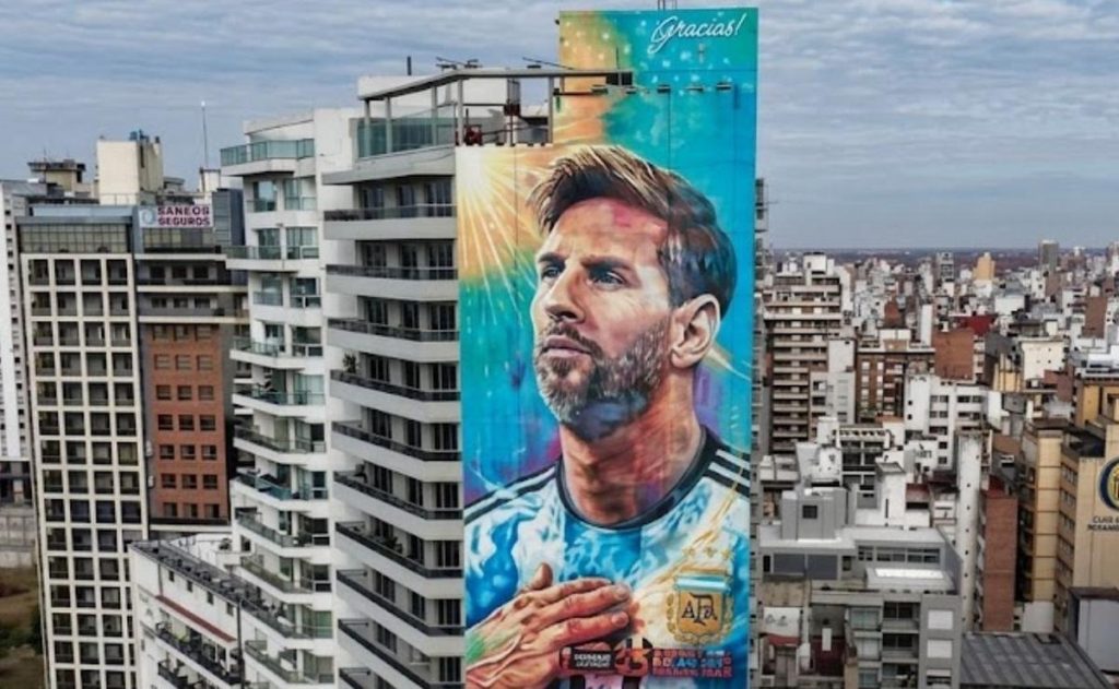 Rosario renovó el mural de Messi y sumó la tercera estrella