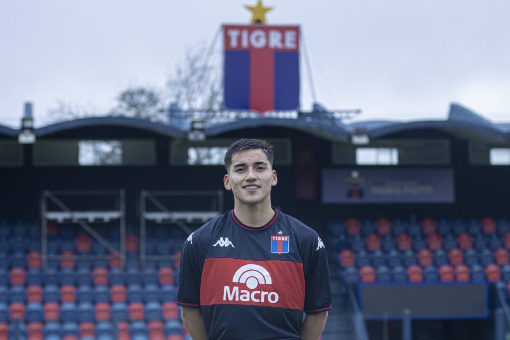 Tigre presentó como nuevo jugador a uno de los apartados de River