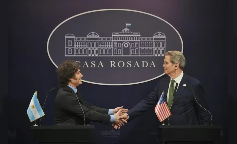 Scott Bessent respaldó la gestión y el liderazgo de Milei antes de reunirse con Caputo
