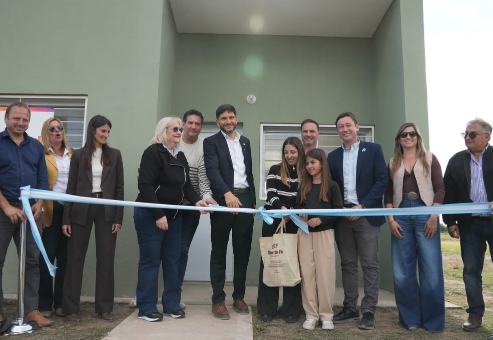Pullaro activó planes de vivienda y entregó 39 casas en departamento San Martín: hacía casi dos décadas no sucedía