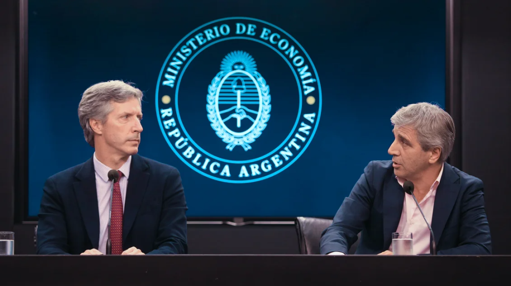 Ampliaron la denuncia contra Caputo y Bausili por el oro y pidieron allanar el Banco Central