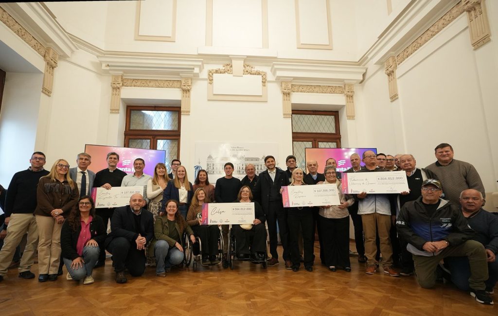 Pullaro entregó más $ 1.100 millones a tres instituciones por la recaudación de las entradas de los Juegos Suramericanos