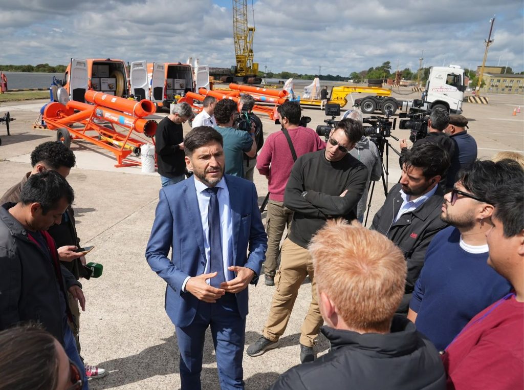 Pullaro presentó 90 bombas que compró Provincia para reforzar la respuesta ante posibles contingencias hídricas por El Niño